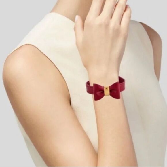 *Louis Vuitton* RARE Red Vernis Favorite 🌺Bow🌺 Leather Bracelet - Picture 2 of 6